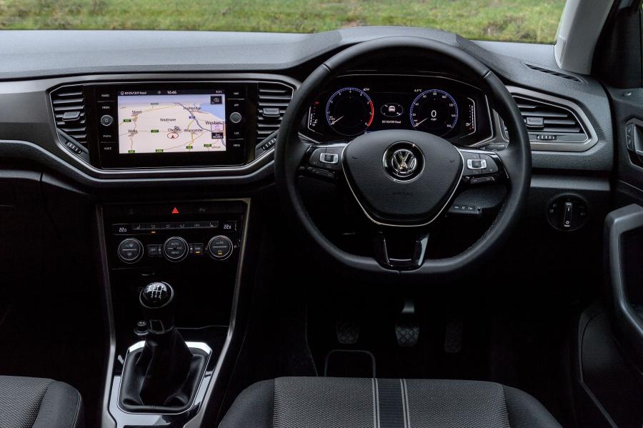 Торпедо Volkswagen T-Roc 2017 года  (UK) (фото 12 из 40)